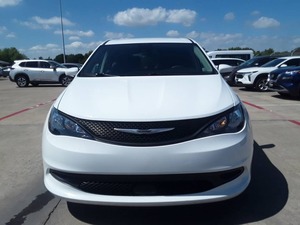 Chrysler Voyager LX Fleet 2023 Usada en Buen Estado, Minivan de 4 Puertas - Product Image 2