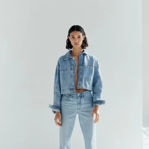 <b>Women</b>’s Relaxed Fit Denim <b>Jacket</b> Wholesale Supplier with Soft Washed Fabric, Stylish <b>Utility</b> Pockets and Modern Casual - Product Image 5