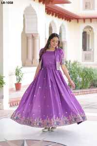 Robes Anarkali indiennes tendance en soie Vichitra avec des paillettes, des broderies en zari et en fil, prêtes à porter, avec travail de broderie Koti - Product Image 3