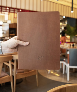 Carpeta de menú de madera de tamaño personalizado con anillas para café, bar y restaurante, soporte de menú marrón con encuadernación de cuero para restaurante - Product Image 2
