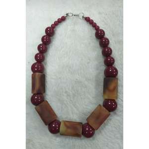 Fournisseur en gros de colliers pendentifs en résine tendance avec art floral botanique pour femmes disponibles à prix de gros - Product Image 2