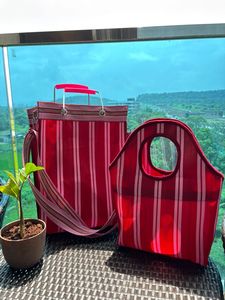 Bolso de mano de nailon reciclado de gran capacidad, respetuoso con el medio ambiente, resistente al agua, con mango suave, cierre de cremallera, patrón a rayas, logotipo personalizado - Product Image 5