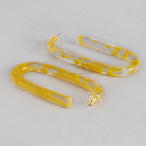 Últimos pendientes de moda en forma de C, Diamante de resina transparente y Perla de acero inoxidable para fiestas y pendientes de aro - Product Image 1