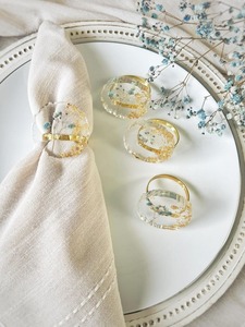 Rond de serviette en résine de haute qualité parfait pour ajouter un look luxueux à la table de dîner avec des thèmes floraux ou classiques - Product Image 5