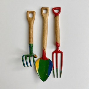 Dibber de jardin en fer unique en finition patine artisan conçu pour enrichir les activités de plantation et les affichages décoratifs saisonniers rustiques - Product Image 4