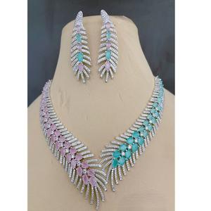 Ensemble collier élégant en zircon étincelant de haute qualité avec boucles d'oreilles pour les fiançailles de mariage pour les femmes et les filles - Product Image 1