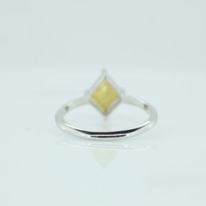 Anillo de Compromiso Solitario de Moda para Mujer con Diamante Natural de Corte Rústico en Forma de Rombo Amarillo en Oro Blanco de 14K - Product Image 4