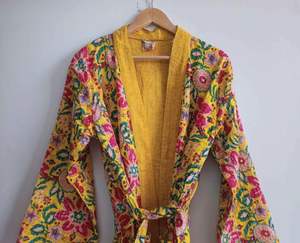 เสื้อแจ็กเก็ต Kantha ลายดอกไม้สำหรับผู้หญิงเสื้อคลุมผ้าฝ้ายงานฝีมือชุดยาวสไตล์อินเดียสำหรับฤดูหนาว - Product Image 3