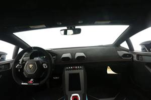 Lamborghini Huracan STO 2023 certifiée propre et utilisée de manière équitable - Product Image 5