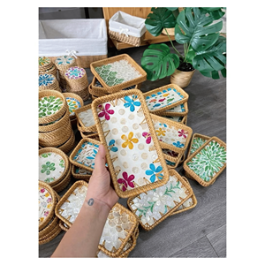 Bandeja Redonda de Ratán con Incrustaciones de Nácar para Servir Charcutería y Decoración, Vietnam - Product Image 5