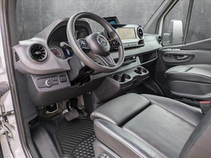 Mercedes-Benz Sprinter 3500XD 170 à toit haut, fourgonnette de transport de personnel, propulsion arrière, modèle 2023, occasion, conduite à gauche/droite - Product Image 2