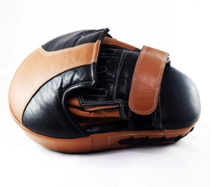 Cibles de frappe en cuir marron et noir pour la boxe, le kickboxing, le Muay Thai, le MMA et la gym – Équipement de protection et coussinets d'entraînement - Product Image 3