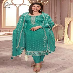 Nouvelle variété de beaux vêtements occasionnels en soie Georgette Salwar Suit & Dupatta avec fabrication de travaux de broderie de l'Inde à vendre - Product Image 1