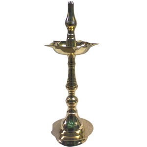 Fantaisie Kerala en laiton de haute qualité avec vernis à l'or brillant pour la décoration intérieure des temples églises pendant les célébrations de Diwali. - Product Image 1