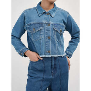 Veste en jean courte MALIN avec boutons décoratifs, top court tendance - Product Image 2
