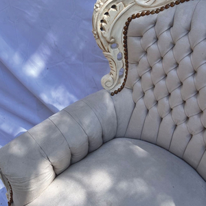 Fauteuil de luxe sculpté à la main de style baroque, cadre doré blanc ivoire, fauteuil trône en tissu capitonné - Product Image 4