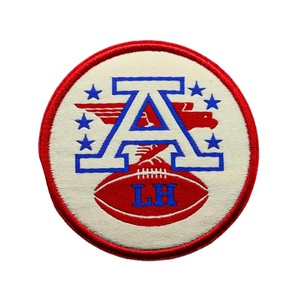 Écussons tissés personnalisés pour chapeaux et vêtements, étiquettes en toile écologiques avec logo personnalisé, forme de cœur, fabriquées au Pakistan - Product Image 2