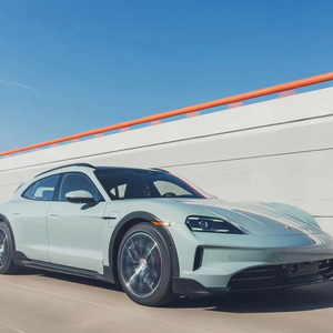 Porsche Taycan Turbo 2024 d'occasion, entièrement équipée, propre, prête à être expédiée - Product Image 1