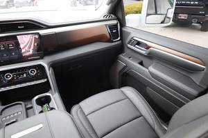 รถบรรทุก GMC Sierra 3500 HD Denali ปี 2025 ขับเคลื่อนสี่ล้อแบบ Crew Cab ที่ทรงพลังและเชื่อถือได้ - Product Image 6