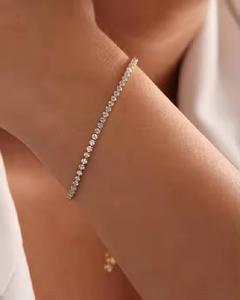 สร้อยข้อมือเทนนิสที่สง่างามเหนือกาลเวลาประกายเพชรมอยส์ซอไนต์สำหรับทุกโอกาสเพิ่มความหรูหราให้กับสไตล์ของคุณ - Product Image 3