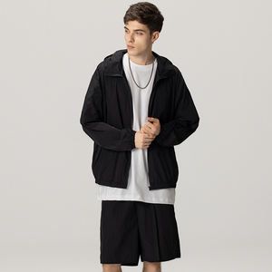 ชุดเสื้อแจ็กเก็ตและกางเกงขาสั้นผ้าไนลอนน้ำหนักเบาสำหรับกลางแจ้งชุดกีฬาผู้ชายชุดวอร์มแฟชั่นบุรุษชุดเสื้อกันลมกางเกงขาสั้น - Product Image 6