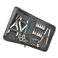 Pince à extensions capillaires Microlink innovante en acier inoxydable de qualité chirurgicale, avec logo personnalisé, finition or plasma et blanc, pour une pose rapide et facile.