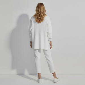 Conjunto de sudadera y Jogger de cuello alto extragrande personalizado para mujer - Product Image 4