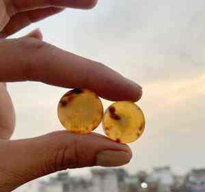 Botones de Cuerno de Vaca Ecológicos de Sheeri Handicrafts Direct, Color Natural, Hechos a Mano para la Industria del Abotonado - Product Image 1