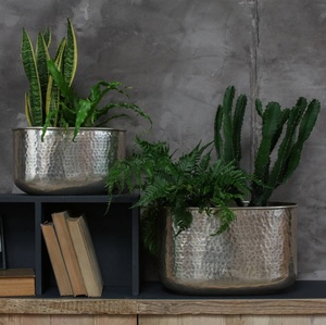 Proveedor al por mayor, maceta para árboles y flores, diseño martillado, maceta redonda plateada para jardín, Juego de 2 macetas de calidad personalizada - Product Image 1