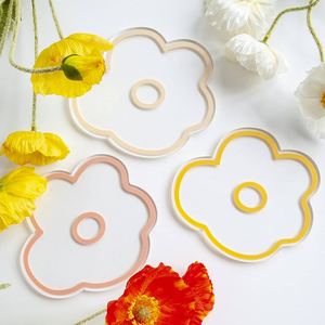 Encantador posavasos modelo de flores acrílicas con delicado diseño floral que agrega un toque de elegancia y belleza inspirada en la naturaleza - Product Image 4