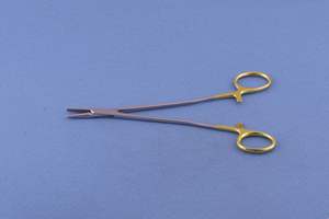 Portaagujas Manual de Acero Inoxidable de 18 cm SAROT, Juego de Instrumentos Quirúrgicos con Certificación CE para Uso Hospitalario - Product Image 3