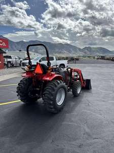 Tracteur compact Mahindra 1626 HST de qualité supérieure avec chargeur de 26 CV pour l'entretien des fermes, des jardins et des terres, prix direct d'usine - Product Image 2