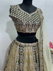 Lehenga Choli da Sposa Elegante in Tessuto Pesante di Pelliccia Sintetica con Lavorazione Multicodifica e Paillettes, Perfetto per Feste e Tutte le Occasioni, Ideale per Mehendi - Product Image 3