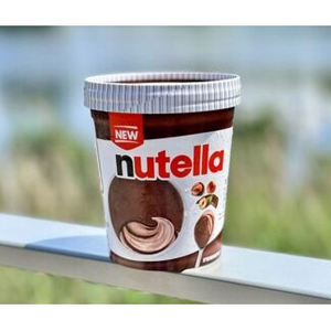 Crème glacée Nutella 470ml, gourmandise glacée onctueuse et crémeuse au goût riche de chocolat et de noisette pour un plaisir de dessert - Product Image 4