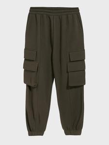 Pantalon cargo pour homme conçu pour le mouvement quotidien, avec un style utilitaire, une coupe confortable et un look urbain contemporain - Product Image 6