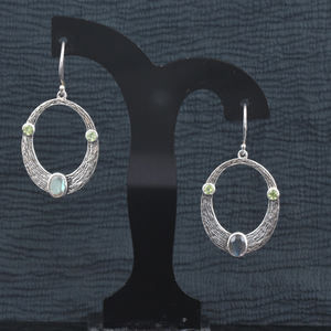 Boucle d'oreille en pierre labradorite péridot de forme ovale à la mode plaquée en argent sterling 925 pour fête et cadeau - Product Image 1