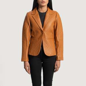 Blazer en cuir marron matelassé Cora avec broderie et décoration boutonnée, méthode de tricotage et de tissage, motif uni et imprimé - Product Image 1