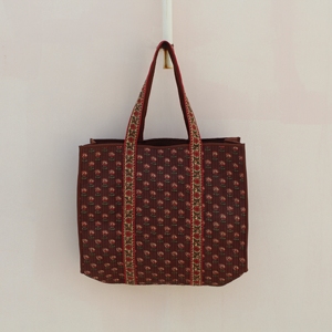 Bolsa de Mano Reversible Acolchada 100% Algodón, Estampado Floral de Doble Cara, Hecha a Mano, para Compras y Viajes, con Asa Larga - Product Image 3