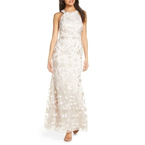 Vestido de Gala Eliza J con Cintura Natural, Apliques Florales Beige y Blancos, Detalles Plisados y Drapeados, Materiales Personalizables, Perlas, para Baile de Graduación y Boda - Product Image 1