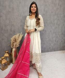 ชุดทางการสุดหรูผ้าคอตตอนพิมพ์ลายและงานประดับเพชรและไข่มุกงานพิมพ์ลายและงานด้วยมือ - Product Image 1