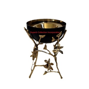 Brûleur de Bahoor décoratif au design antique Brûleur d'encens en laiton parfait porte-encens décoratif pour la décoration de la maison - Product Image 1