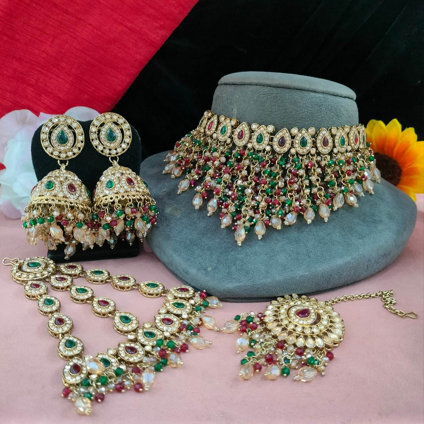 สีเขียวเข้ม