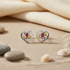 Boucles d'oreilles clous en laiton vintage avec placage rhodium et pierres précieuses en zircon - Product Image 3