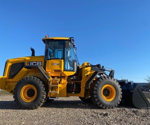 Cargadora compacta sobre orugas JCB 3TS-8T de 74 HP con brazo telescópico, entrega rápida para construcción y agricultura, en venta. - Product Image 3