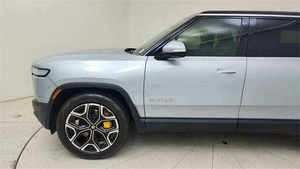 SUV Usado 2024 R1S Launch Edition, Equipamiento Estándar, Poco Uso, Asientos de Cuero Turbo, Portaequipajes de Techo de Aleación de Aluminio - Product Image 3