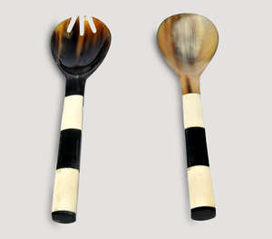 Ensemble de serveurs à salade en corne et en os naturels, fabriqués à la main, avec des poignées cylindriques uniques à rayures blanches et noires, grand modèle - Product Image 5