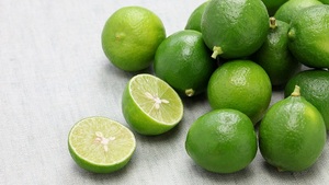 Stock en vrac de limes vertes de fruits frais au meilleur prix disponible avec emballage personnalisé de la nouvelle culture du Vietnam - Product Image 3