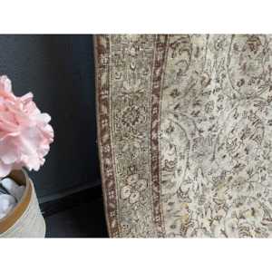 Tapis turc 5,5x8,9 pieds, grand tapis vintage, tapis en laine marron et blanc à bordures - Product Image 4