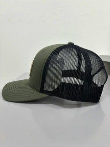 Gorra de camionero con parche tejido de 6 paneles personalizada de Injae Vina Factory, gorra deportiva de malla transpirable de alta calidad, estilo elegante y enérgico - Product Image 3