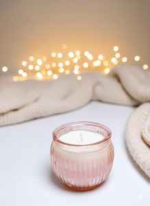 Vela Aromática de Cera de Soja en Frasco de Vidrio de Diseño, Envío y Devolución Fáciles, Frasco de Vidrio con Forma de Matki Disponible a Precio de Mayoreo - Product Image 3